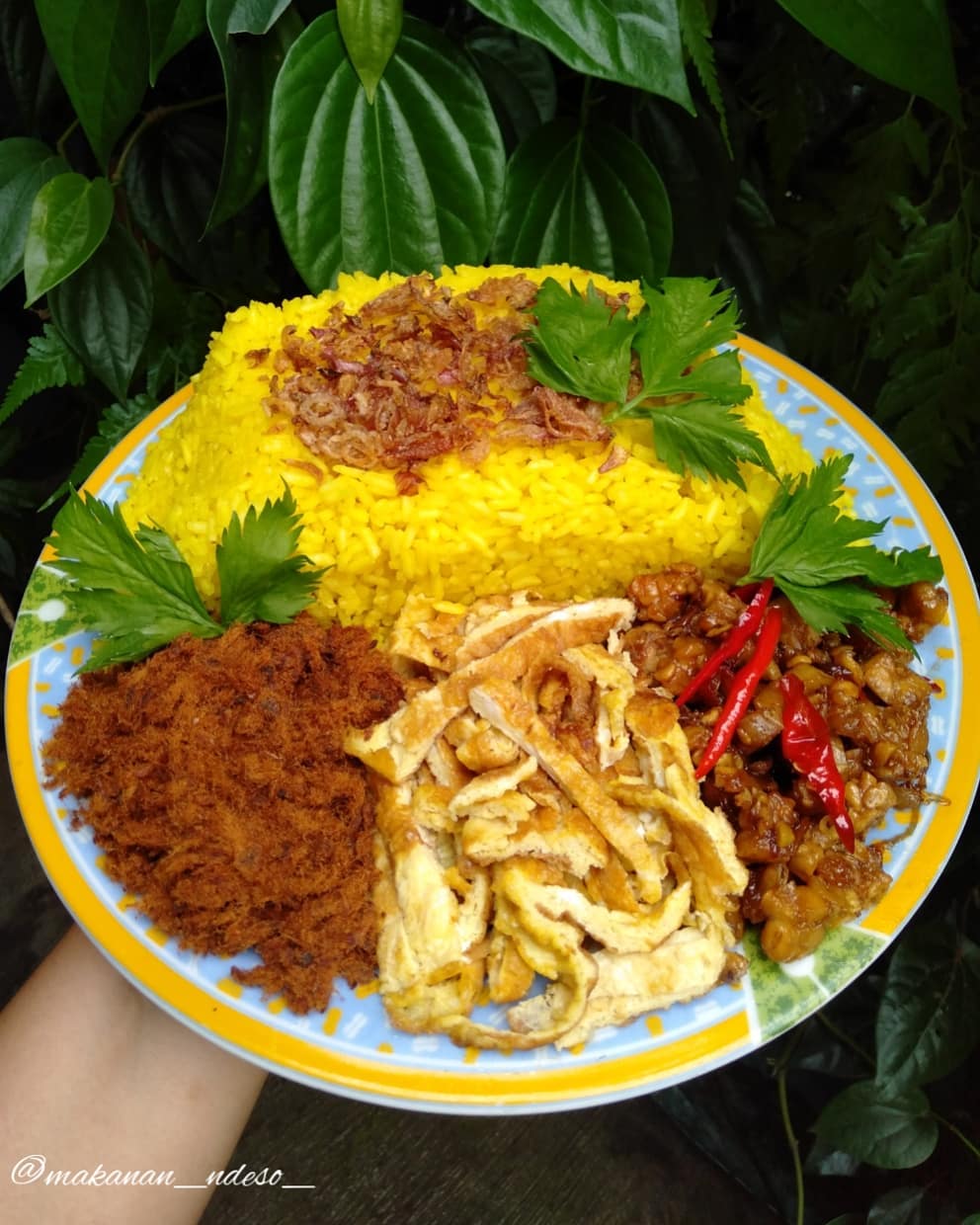 Resep Nasi Kuning Spesial Paling Komplit - Sweetrip Indonesia